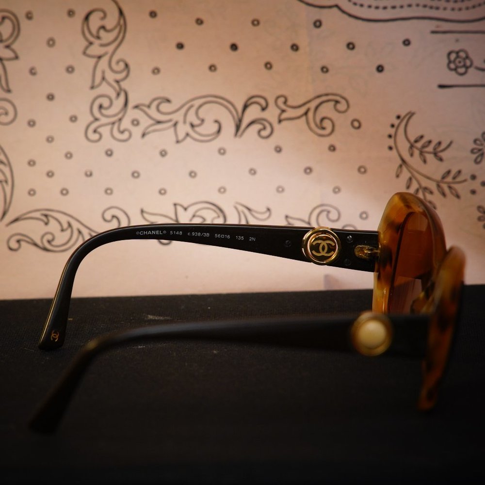 Chanel Tortoise Shell Brown Interlocking Sunglass… - image 1